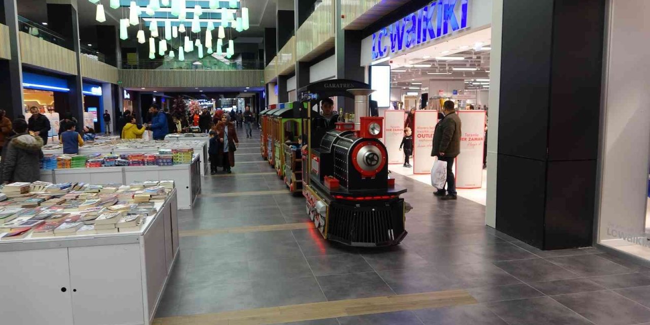 Kumsmall’da Çocuklar Doyasıya Eğlendi, Büyükler Alışveriş Yaptı