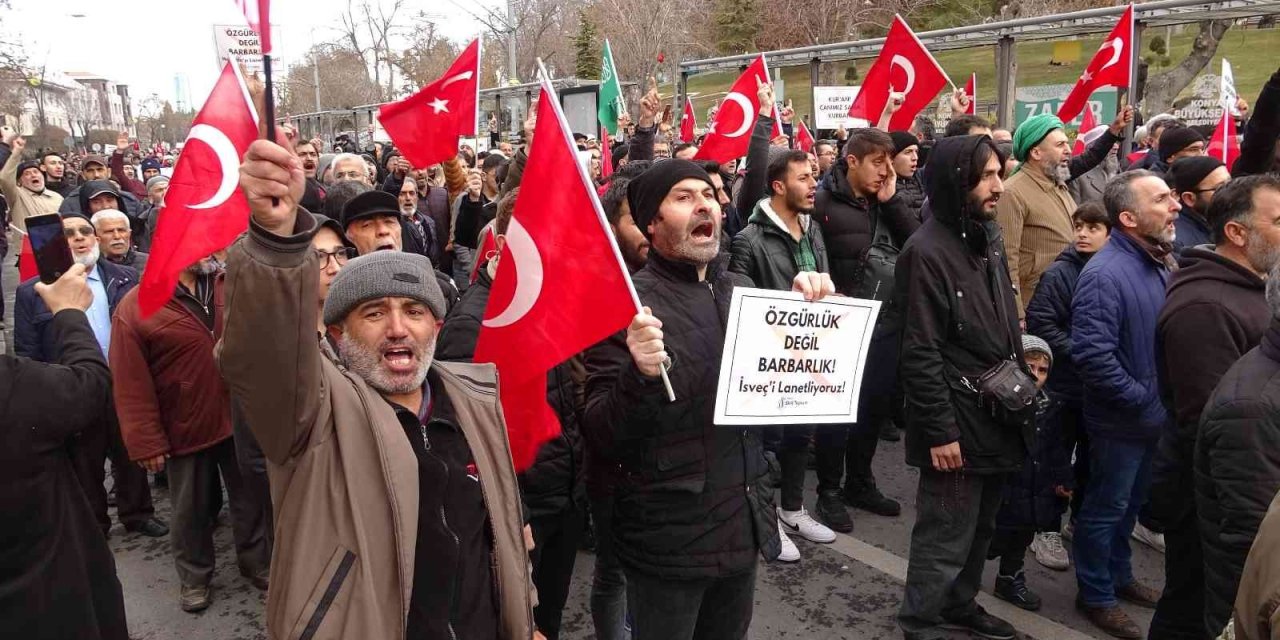 Konya’da Kur’an-ı Kerim’i Müdafaa Yürüyüşü