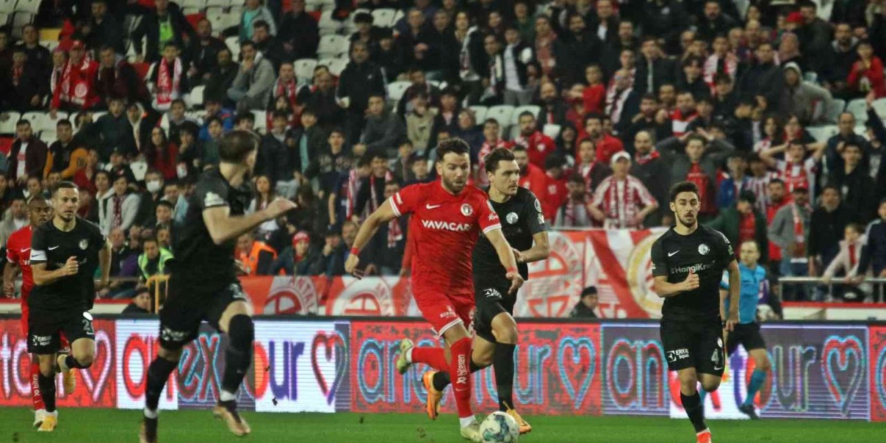 Spor Toto Süper Lig: Fta Antalyaspor: 1 - Ümraniyespor: 1 (ilk Yarı)