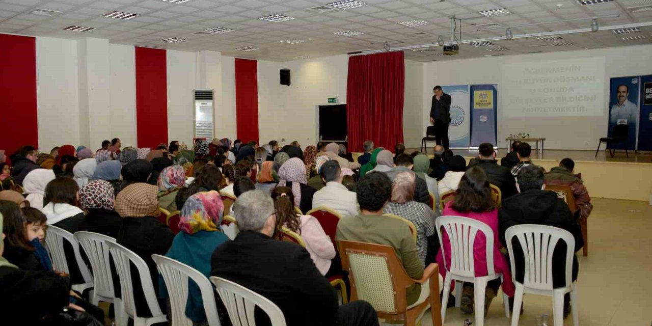 Konya Büyükşehir İlçe Şehir Konferanslarıyla Kültür Hayatını Canlandırıyor