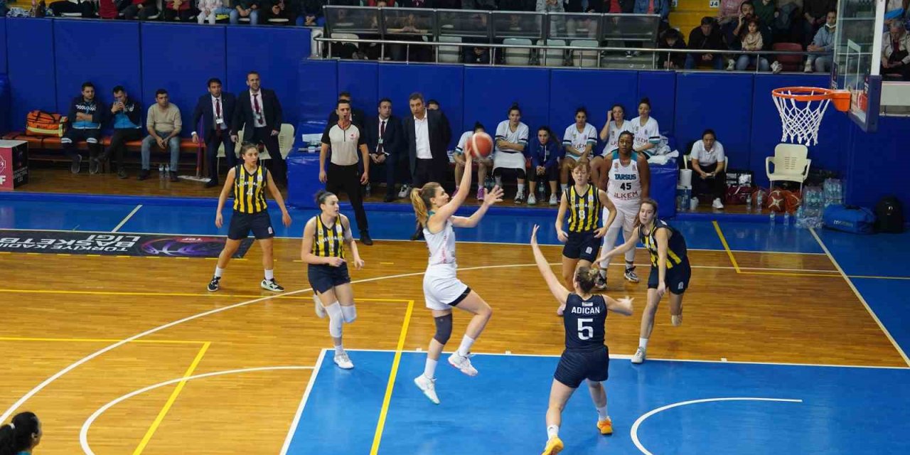 Tarsus Belediyesi Kadın Basketbol Takımı Evinde Fenerbahçe’yi Yendi