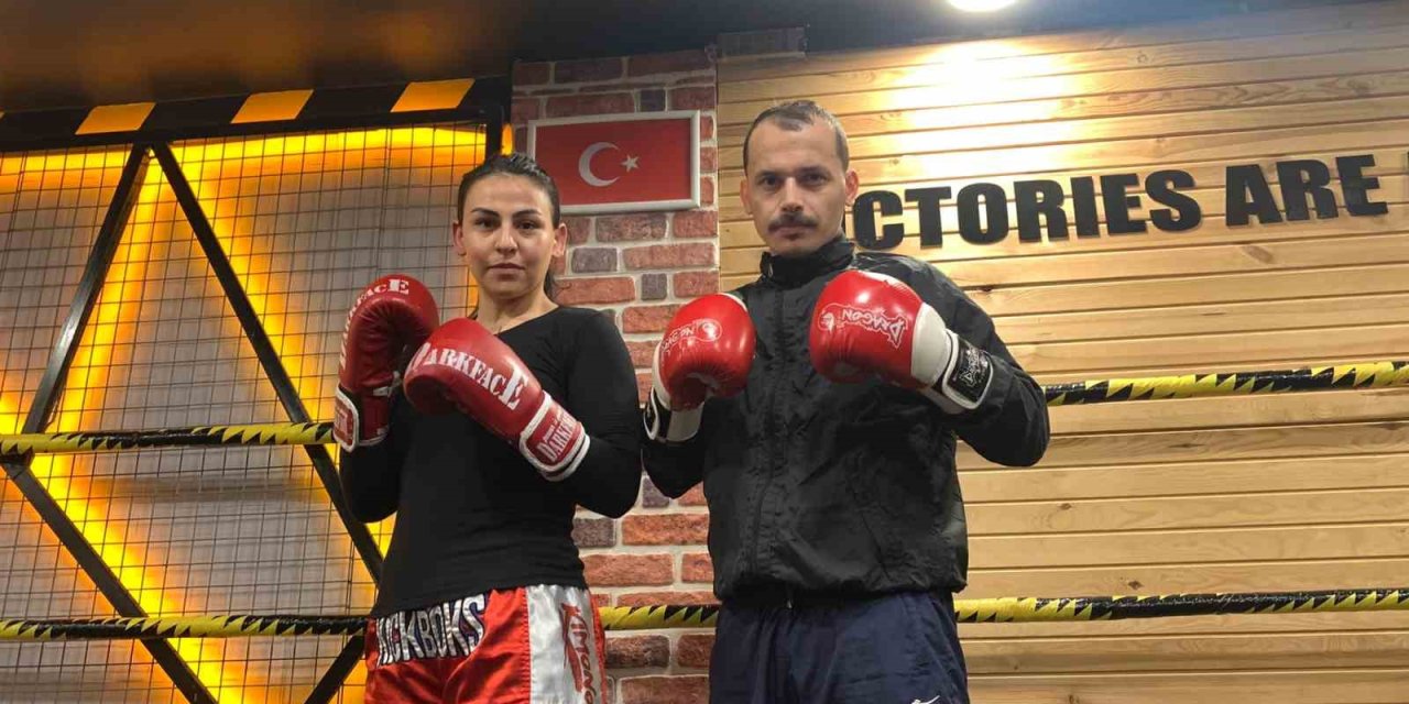 Aynı Evi Ve Ringi Paylaşıyorlar