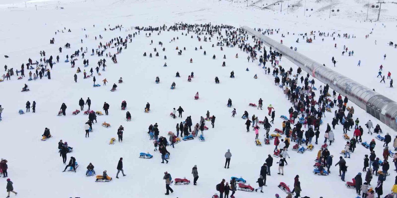 Erciyes’e Sömestirde Turist Akını