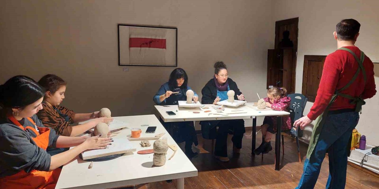 ’sanat İyileştirir’ Mottosuyla Seramik Heykel Atölyesi Gerçekleştirildi