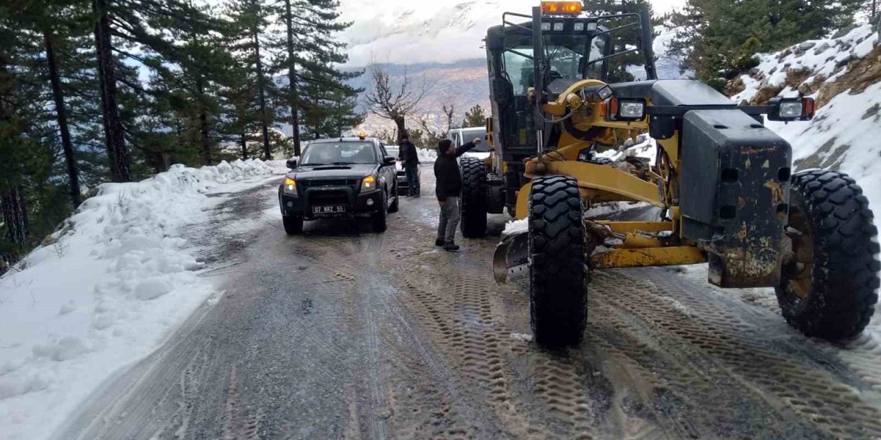 Büyükşehir Ekiplerinden Karla Mücadele