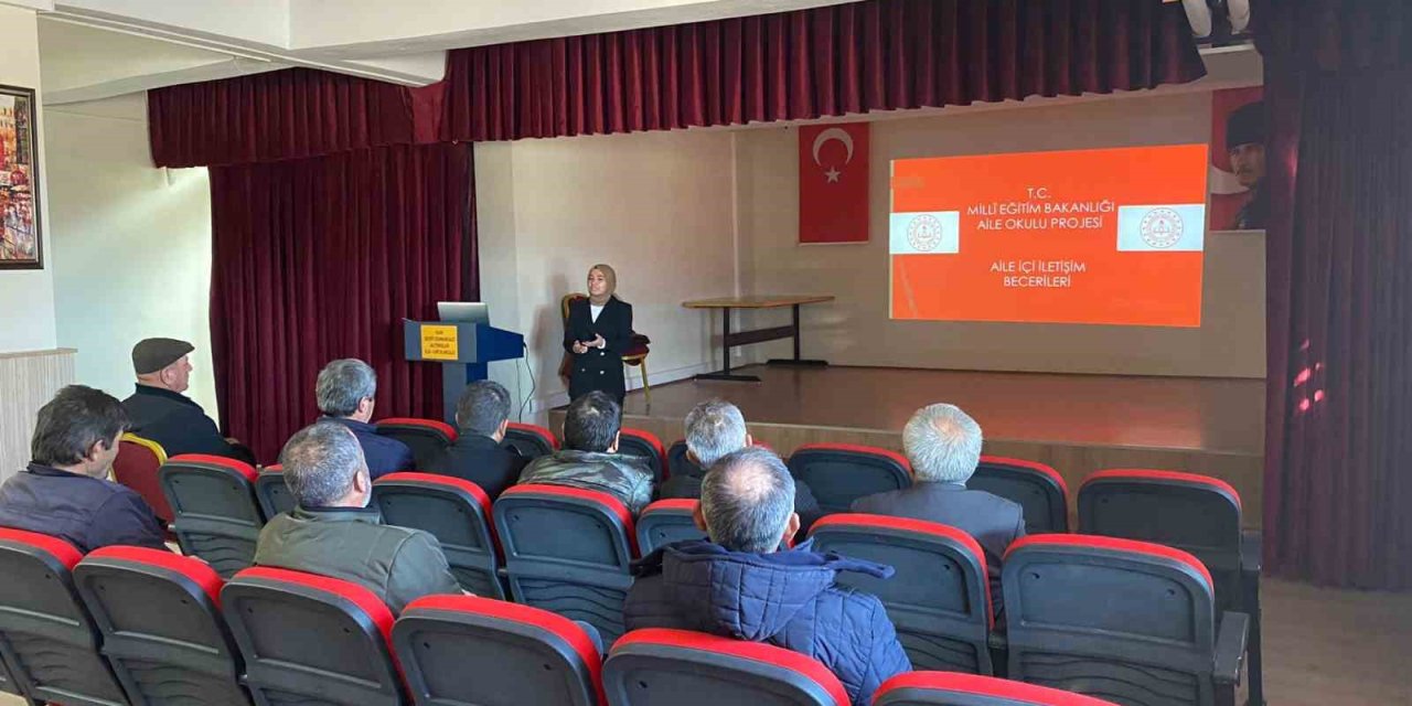 Eskişehir’de Aile Okulu Projesiyle 488 Muhtara Eğitim Verildi