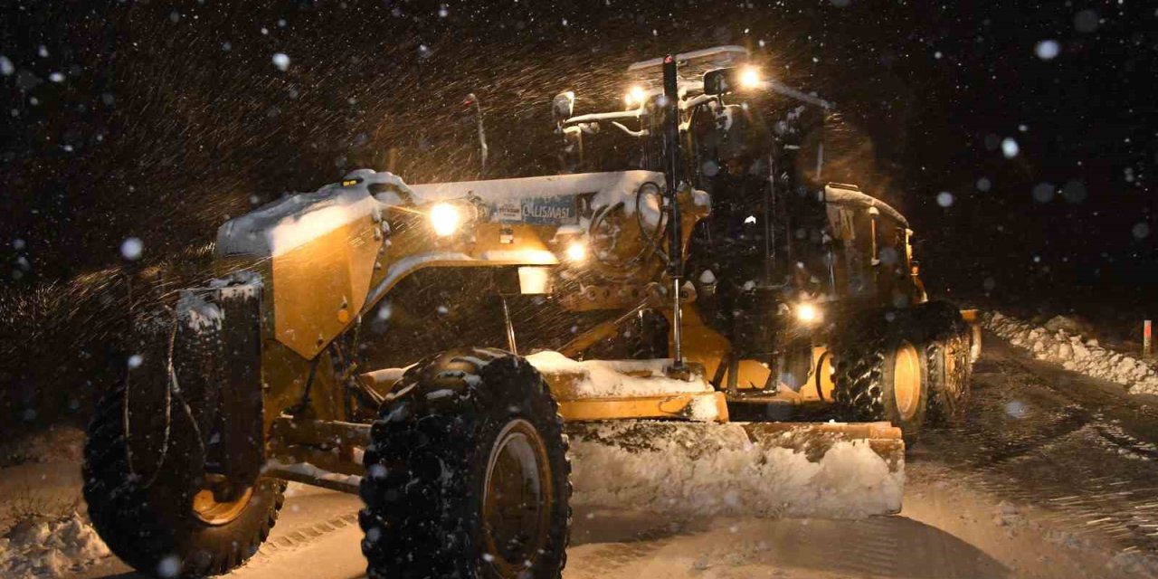 Konya Büyükşehir 31 İlçede Kar Ve Buzlanmaya Karşı Görev Başında