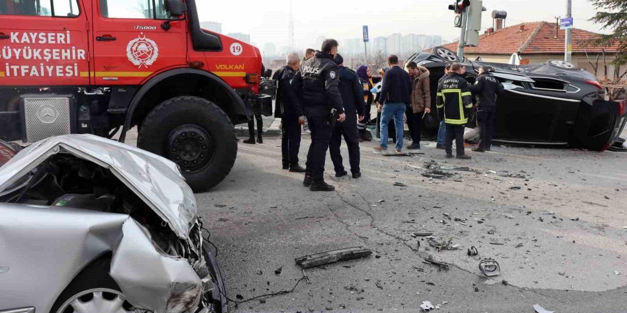 Feci Kazada Can Pazarı: 4 Yaralı