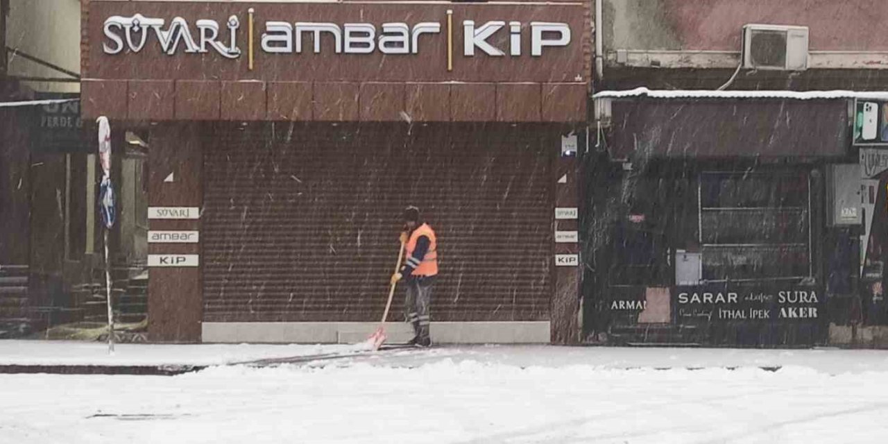 Akşehir’de Ekiplerden Kar Seferberliği