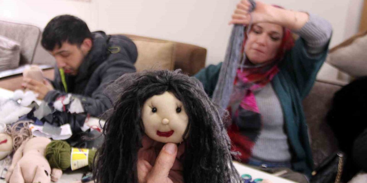 Engelleri Aştılar, Peluş Bebek Üretiyorlar