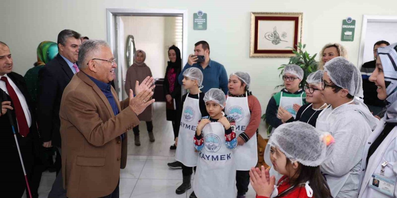 Başkan Büyükkılıç, Özel Çocuklarla Hamburger Yaptı
