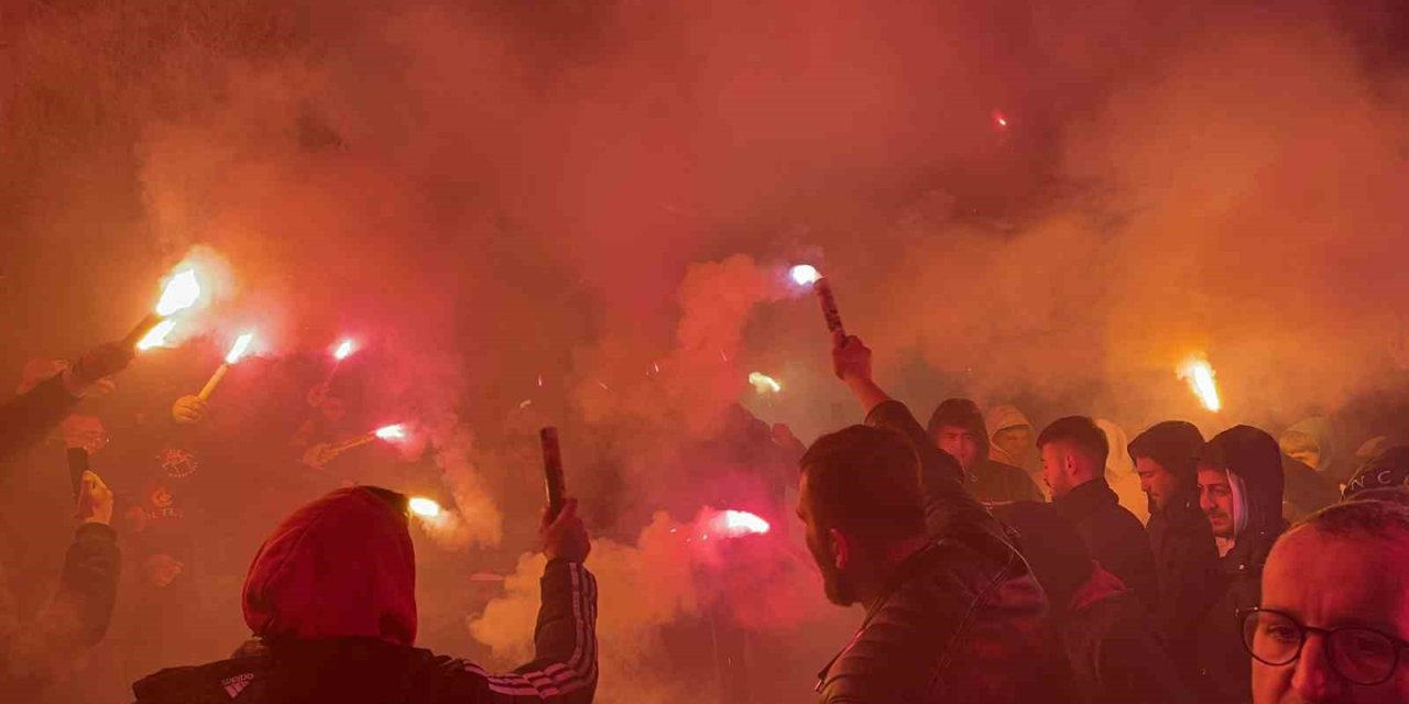 Transfer Yasağını Kaldıran Eskişehirspor Tesisleri Bayram Yeri Oldu