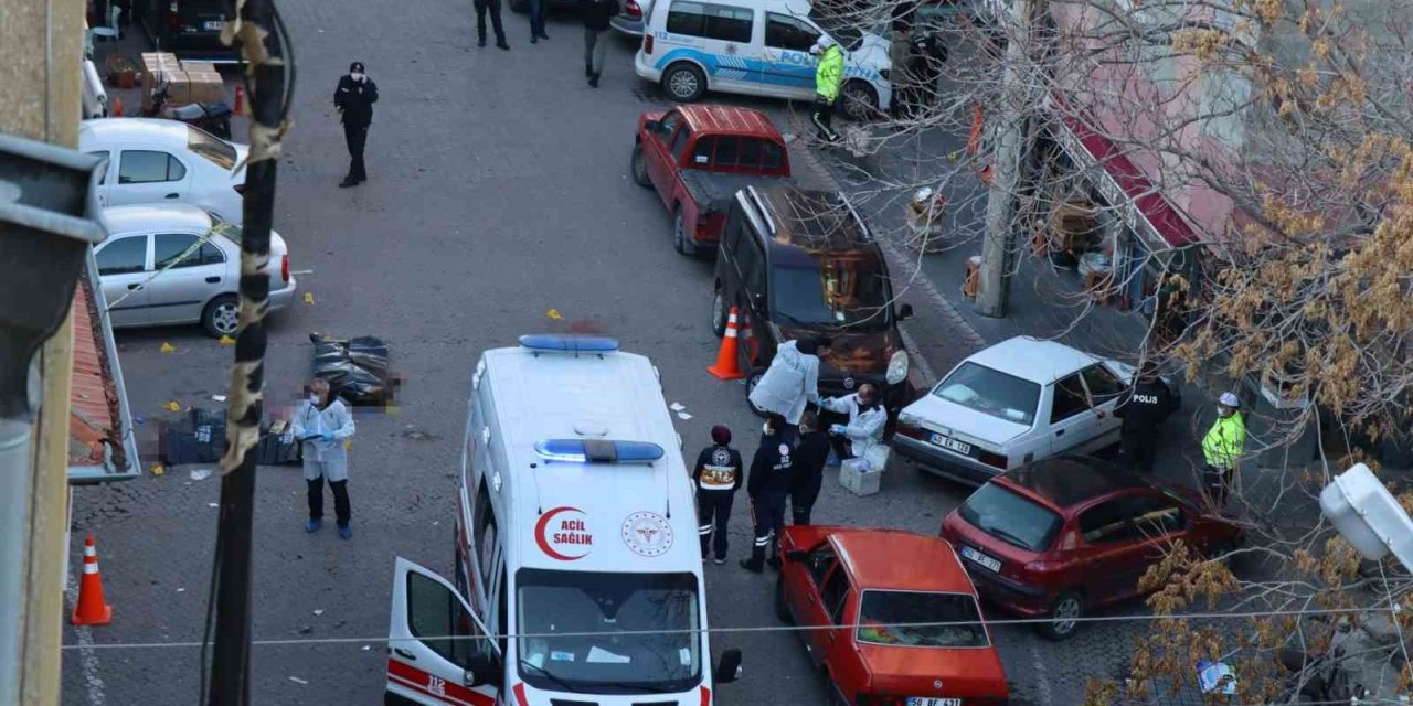 3 Kişinin Öldüğü Miras Kavgası Davasında Tartışma Çıkınca Duruşma Ertelendi