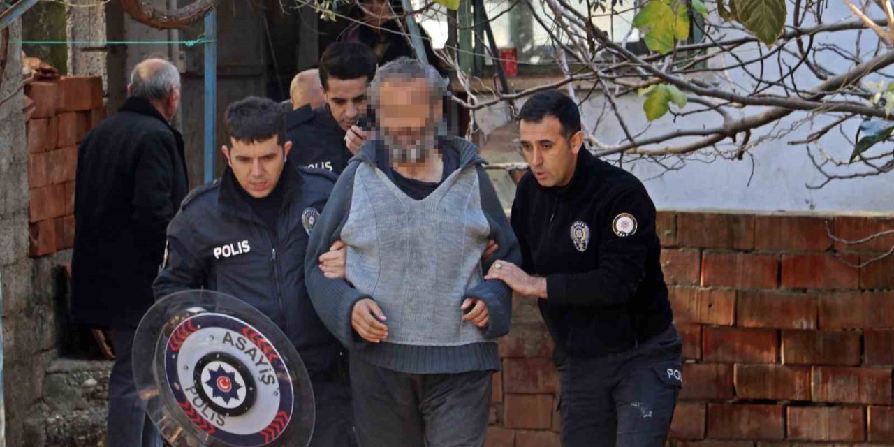 Antalya'da Kendini Odaya Kilitledi, Dışarı Çıkmak İçin Muhtardan "Seçim Sandığı" İstedi