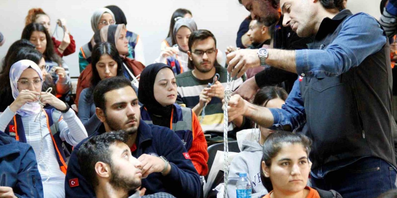 Neü’de Geleceğin Paramedikleri “destek Afad Gönüllüsü” Oldu