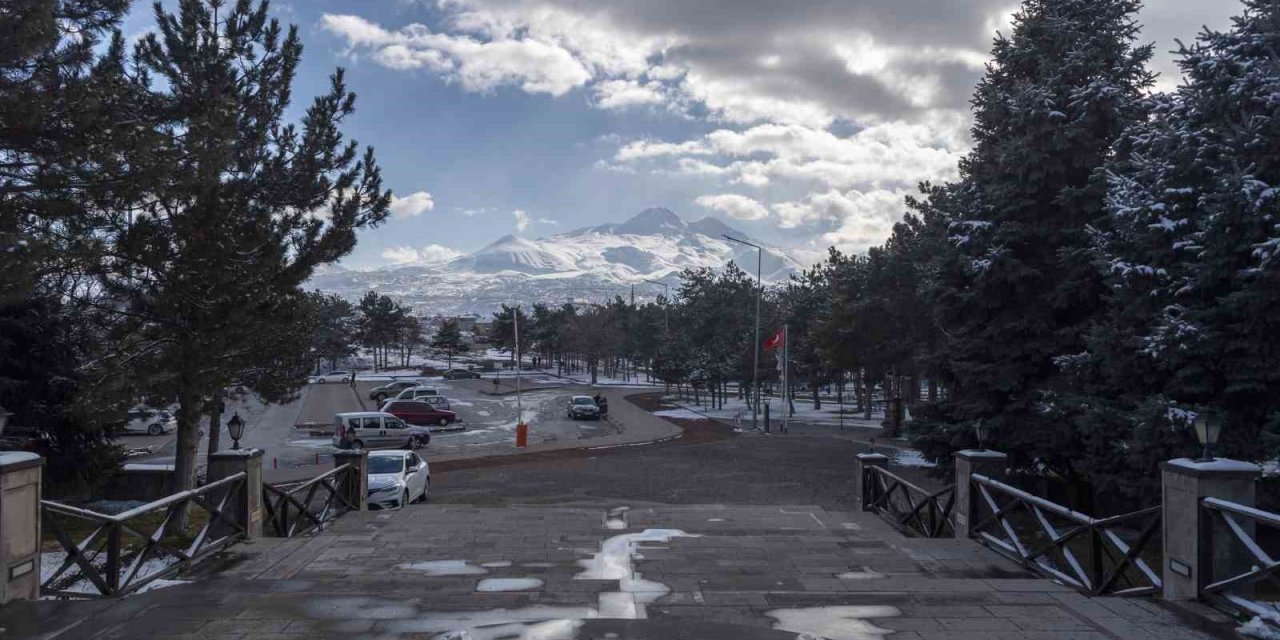 Büyükşehir, 5,5 Saatte 236 Mahalle Yolunu Ulaşıma Açtı, Kapalı Yol Bırakmadı