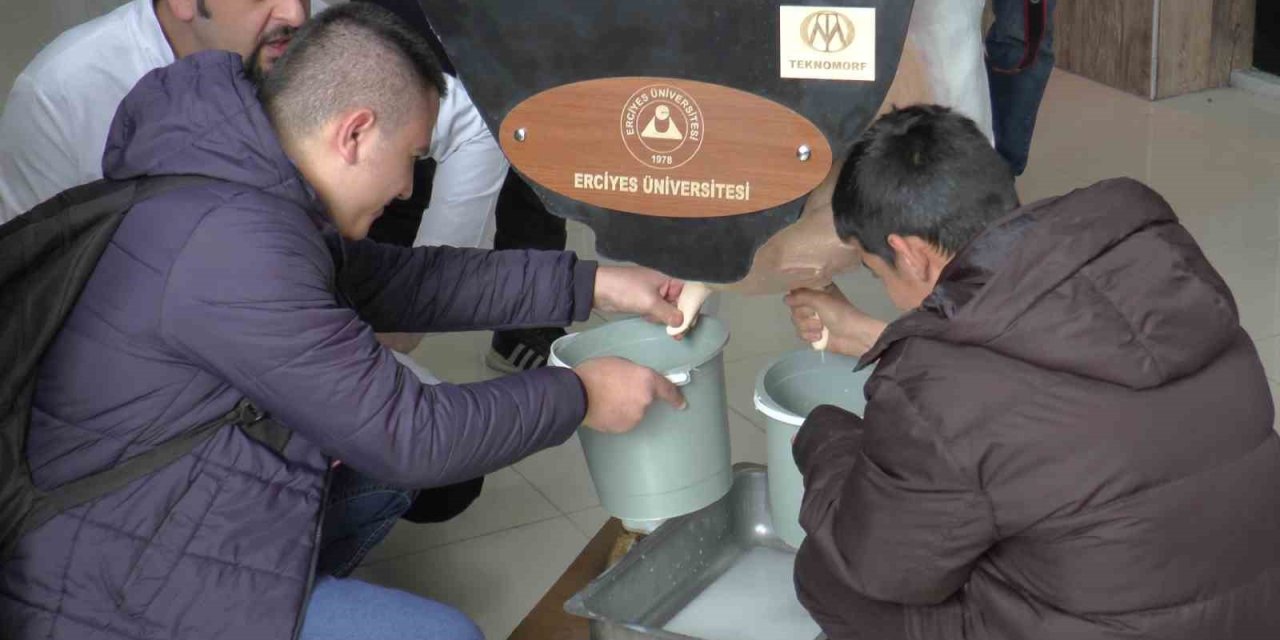 Özel Çocuklar Süt Sağdı