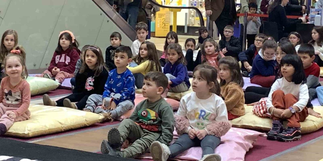 Masallar Yüzlerce Çocuğa Farklı Dünyaların Kapılarını Araladı