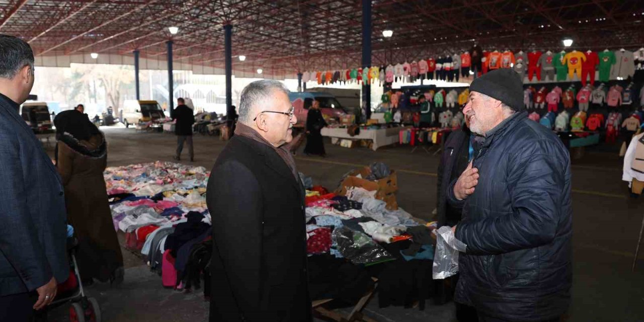 Başkan Büyükkılıç, Pazarcı Esnafı Ve Vatandaşlarla Buluştu