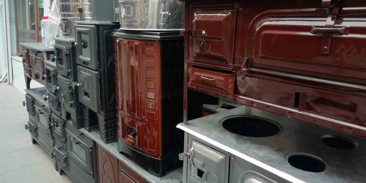 Nostalji Yapmak İsteyen Vatandaşlar Sobadan Vaz Geçemedi