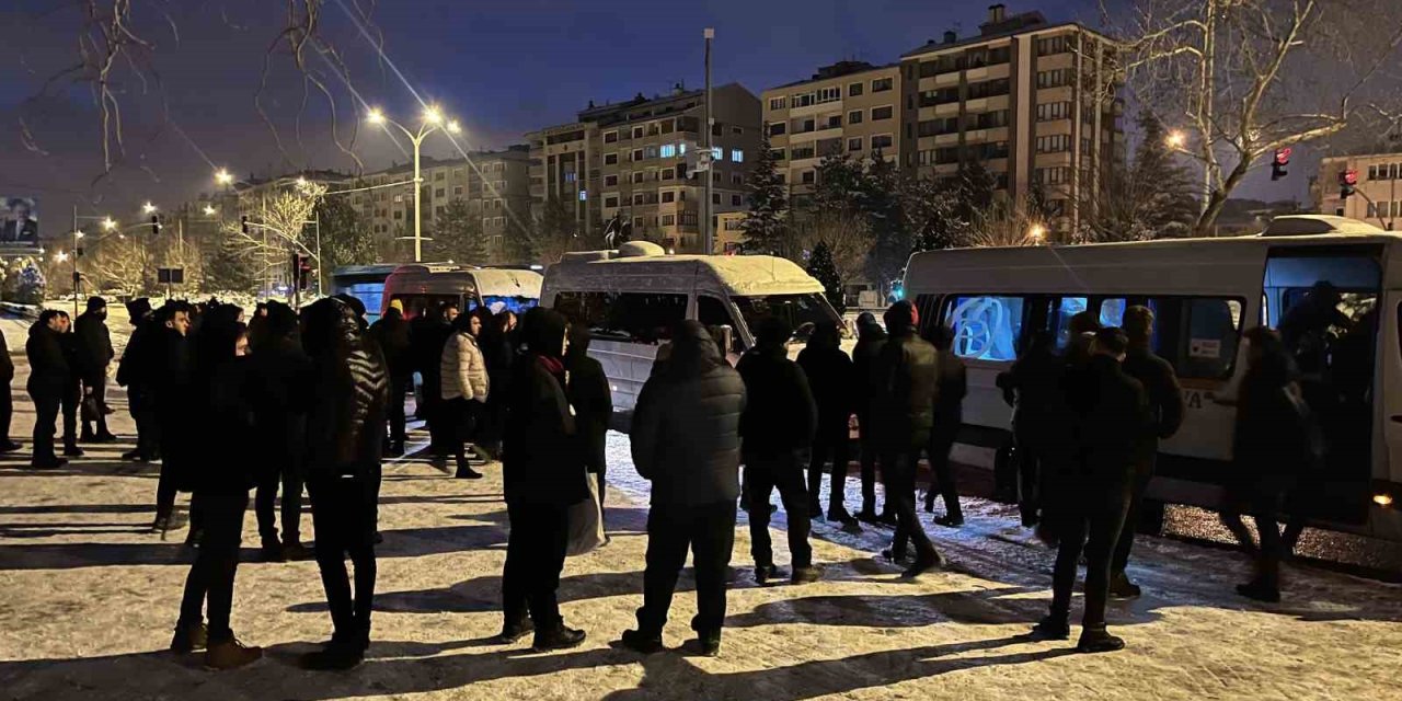 Eskişehirspor Taraftarları 10 Minibüs Ve 1 Otobüs İle Deplasman Yolunda