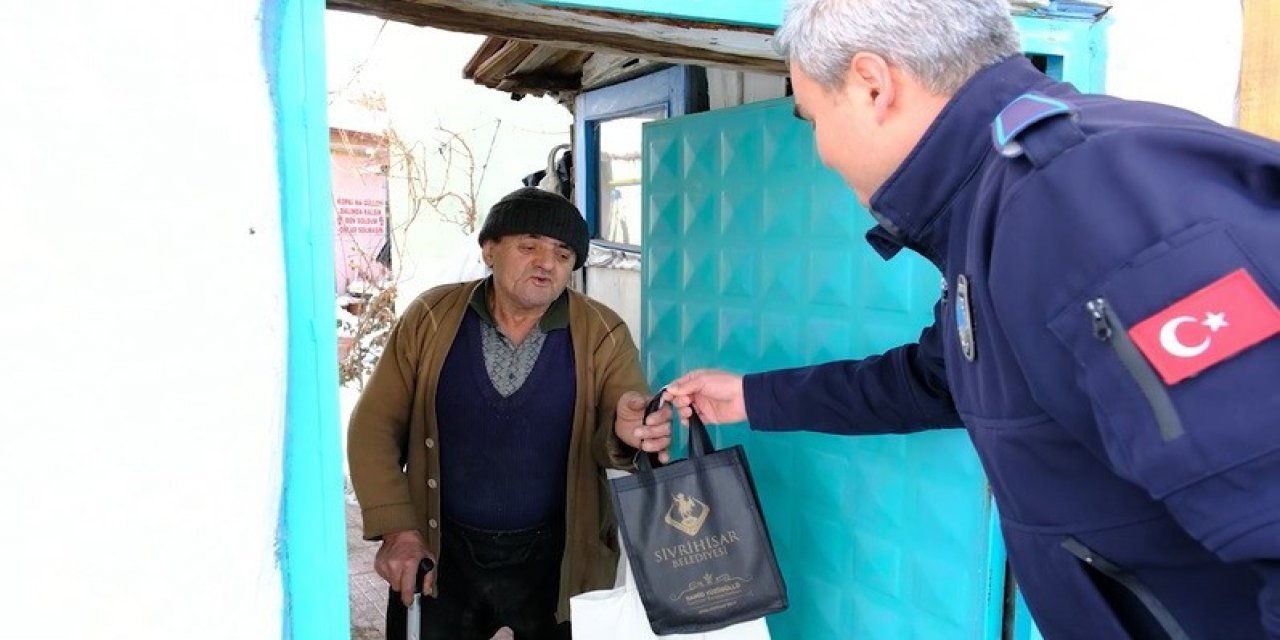 Festivale Katılamayan Yaşlılara Sivrihisar Belediyesi’nden Anlamlı Hareket