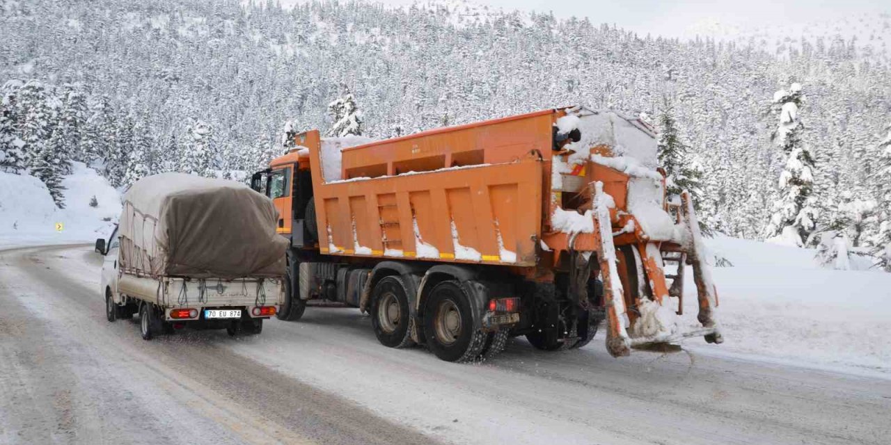 Yoğun Kar Yağışı İle Kapanan Antalya-konya Karayolu Tırlar Hariç Araç Trafiğine Açıldı