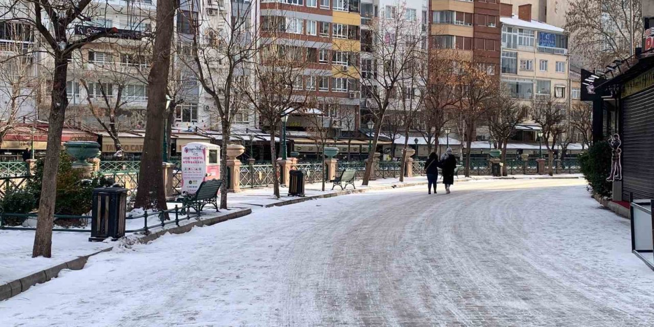 Eskişehir Tekrar Beyaz Örtüyle Kaplandı