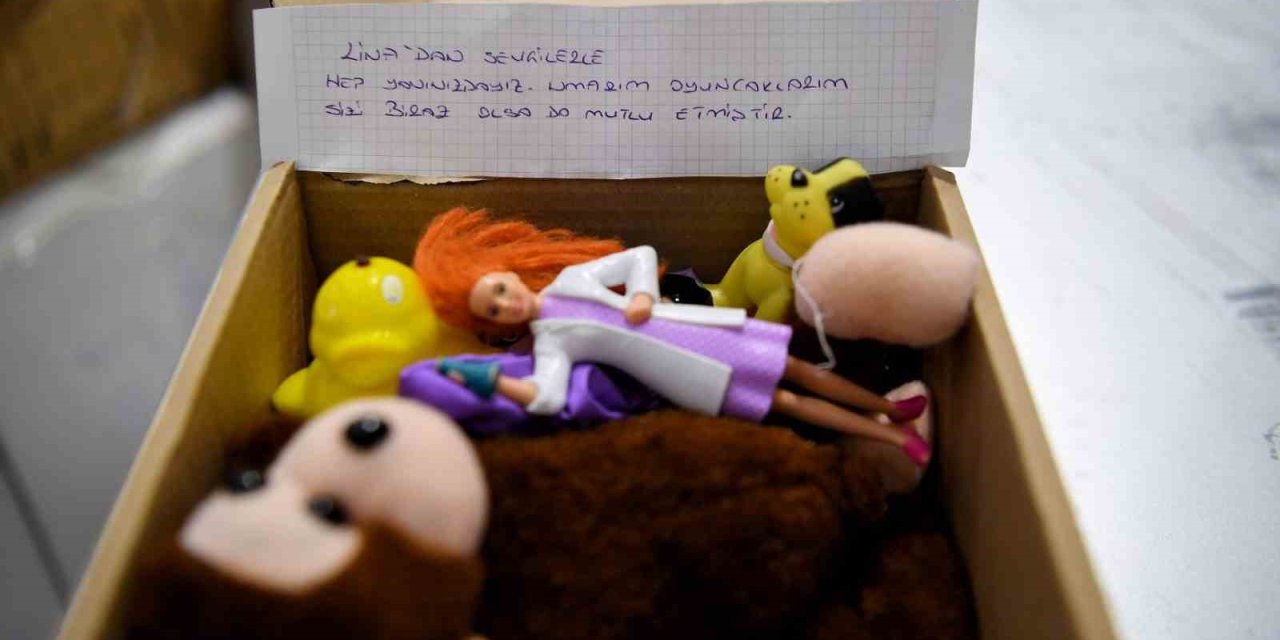 Konyaaltılı Lina’dan Deprem Bölgesine Duygu Dolu Yardım