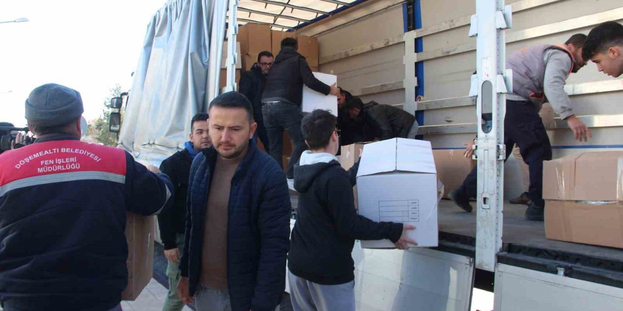 Döşemealtı Depremzedeler İçin Tek Yürek Oldu