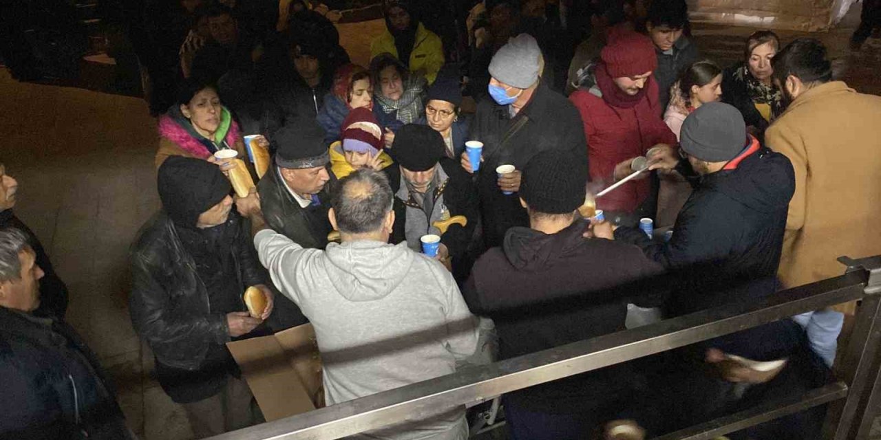 Antalya Büyükşehir Belediyesi Hatay’da Çadır Kent Kurdu