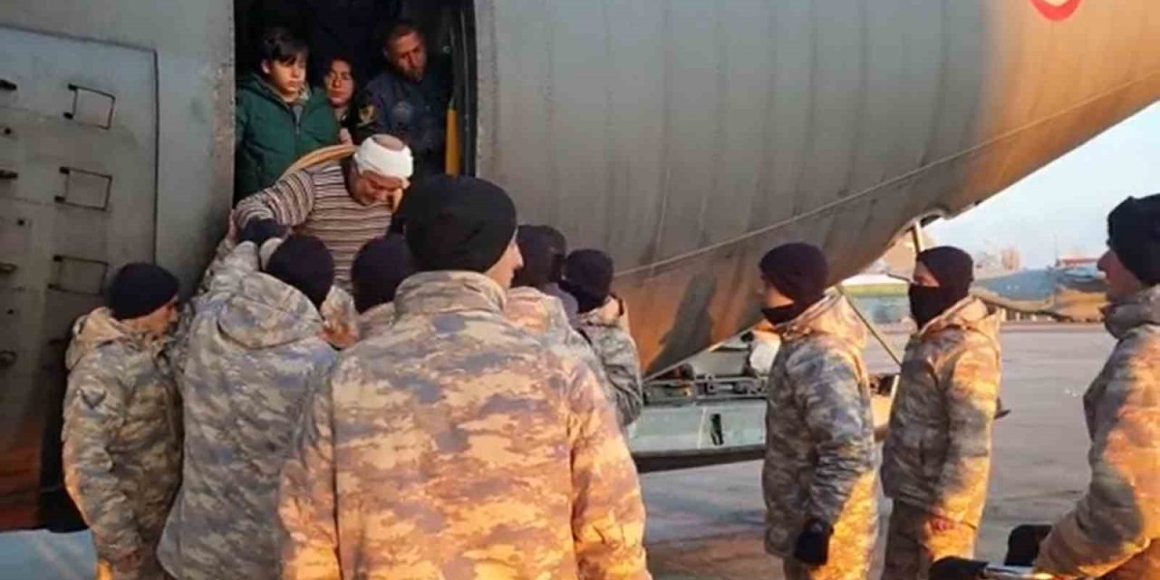 Yaralı Depremzedelerin Tahliyesi Aralıksız Devam Ediyor