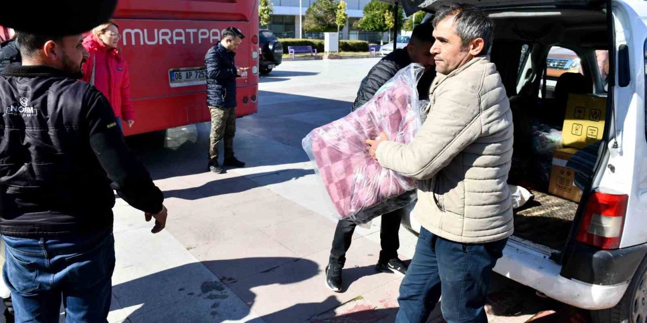 Antalya’da Deprem Bölgesi İçin Gönüllüler De Seferber Oldu
