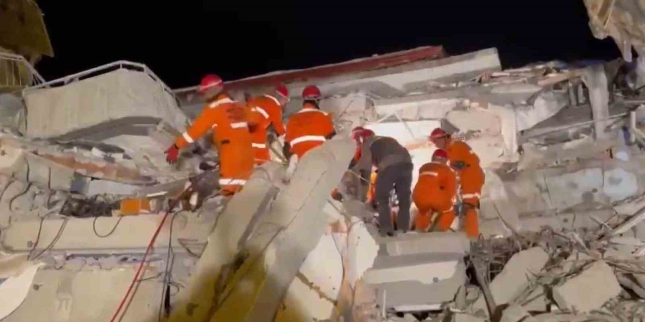 İnsani Yardım Tugayı, Arama-kurtarma Çalışmalarına Gece Boyunca Devam Etti
