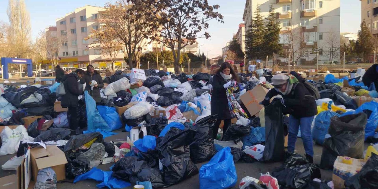 Başkent’teki Gönüllü Vatandaşlar Depremzedeler İçin Birlik Oldu