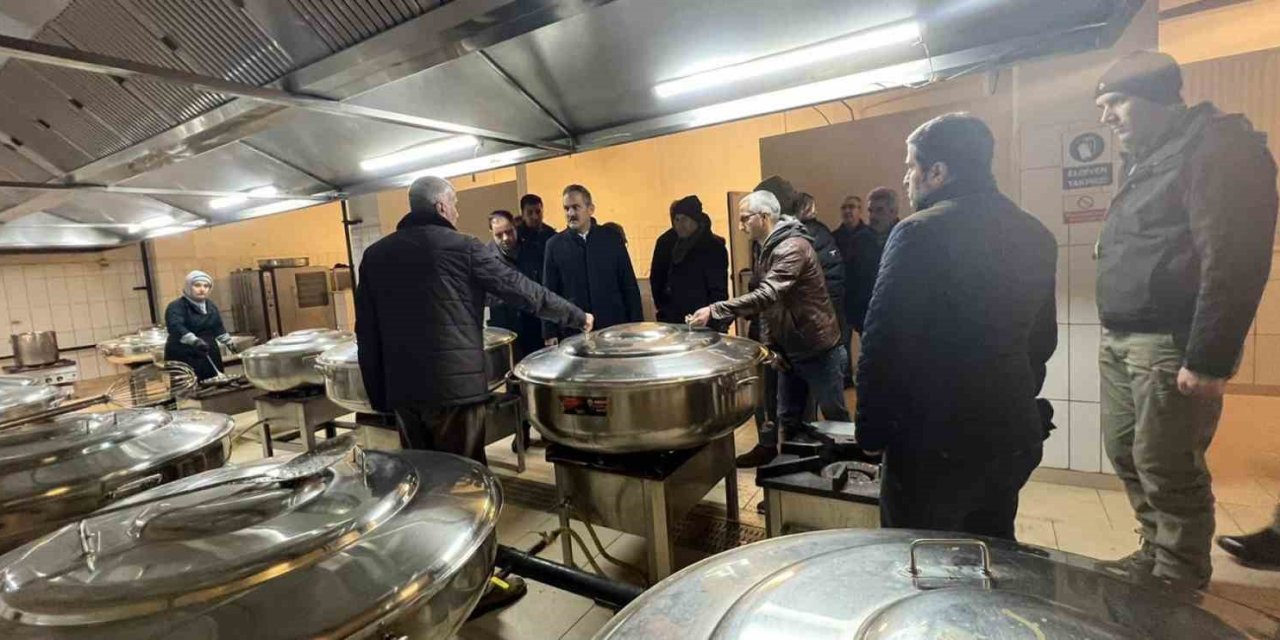 Meslek Liseleri Depremzedeler İçin Günlük 700 Bin Ekmek Üretiyor