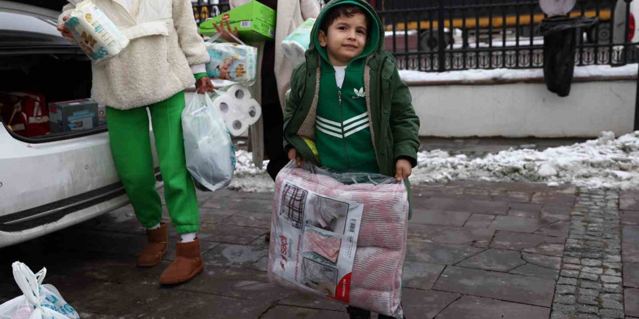Keçiören’de Yaşlı Genç Herkes Depremzedeler İçin Tek Yürek
