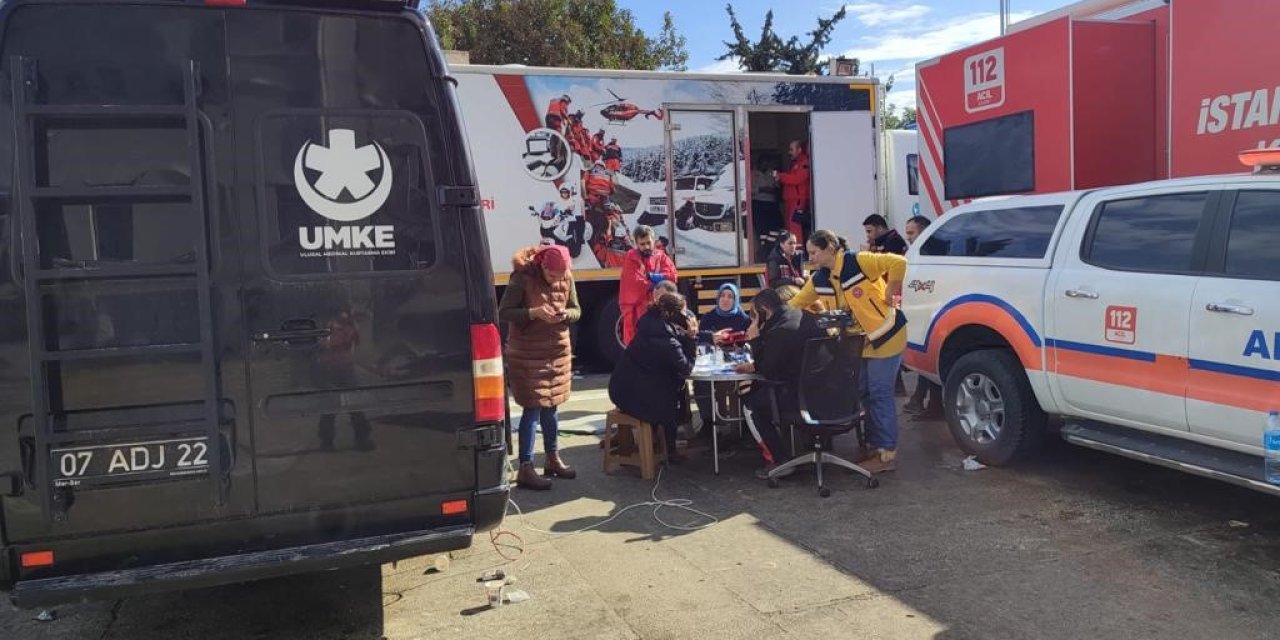 Antalya’dan 535 Sağlık Personeli Deprem Bölgesinde