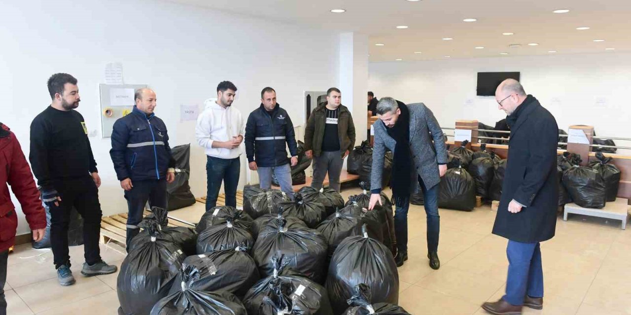 Anadolu Üniversitesi’nde Toplanan Yardımlar Deprem Bölgesine Ulaştı