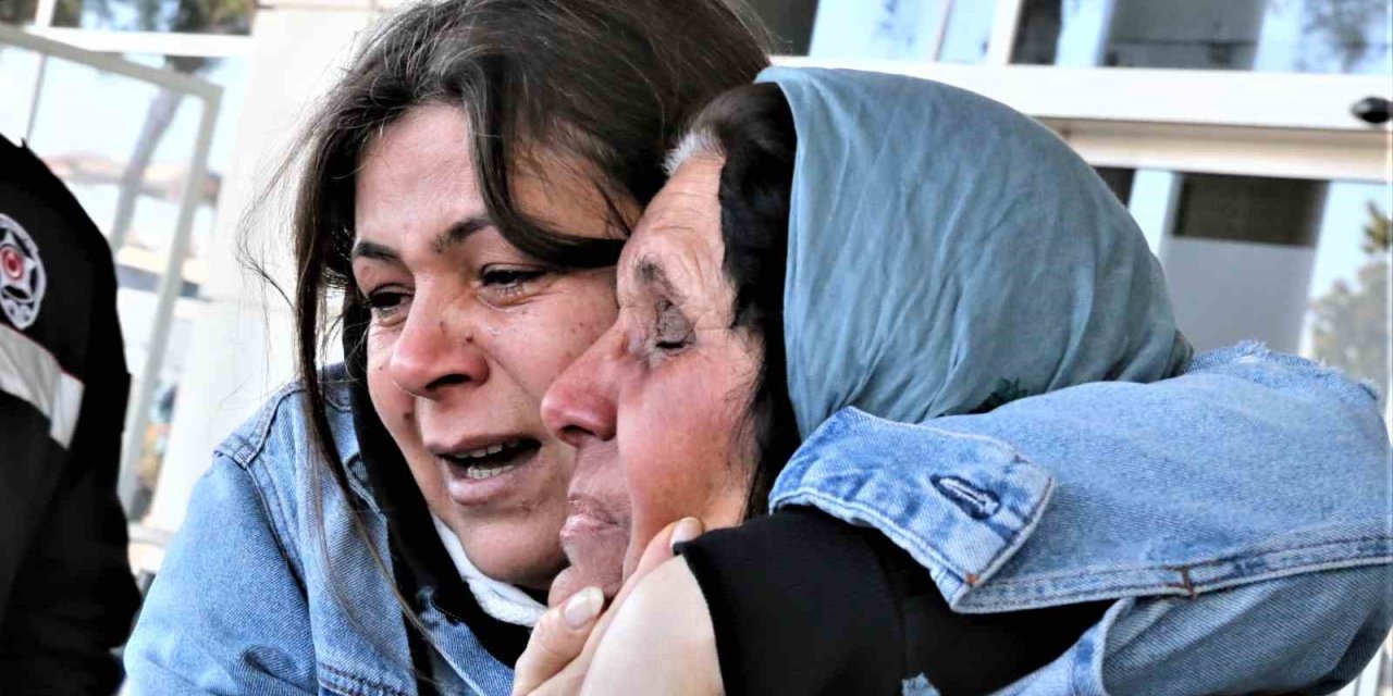 Depremden Kurtulan Anneye Gözyaşları Arasında Karşılama