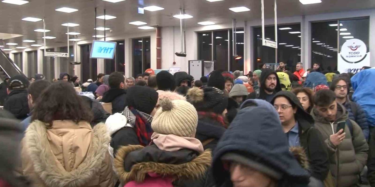 Tcdd Deprem Bölgesine Gidecek Gönüllülere Ek Yht Seferi Koydu