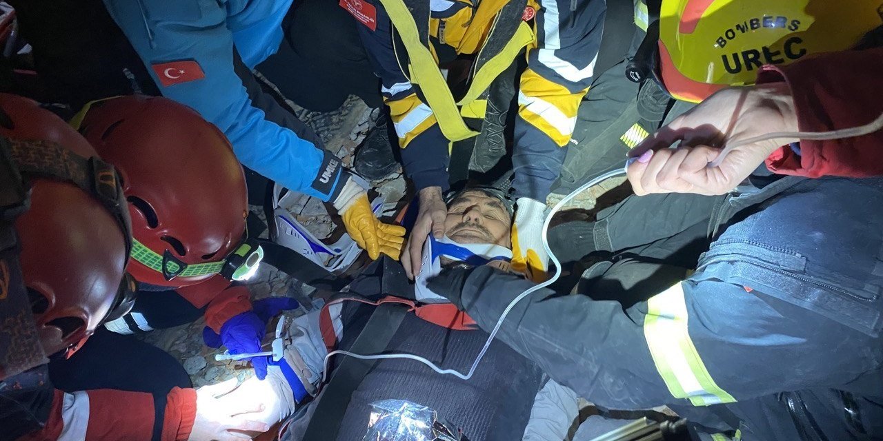 İspanyol Ekip, Baba Ve Kızı 69 Saat Sonra Enkazdan Çıkardı