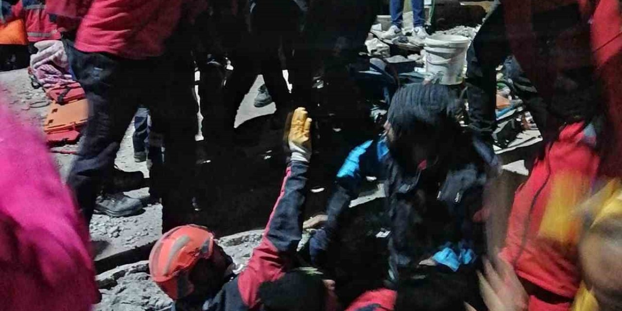 Anne Ve İki Kızı 66 Saat Sonra Kurtarıldı