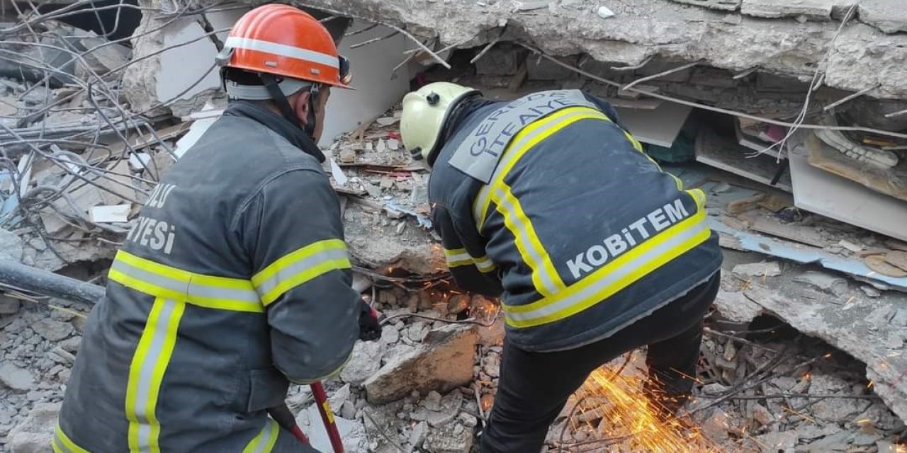 Bebek Enkaz Altından Böyle Kurtarıldı