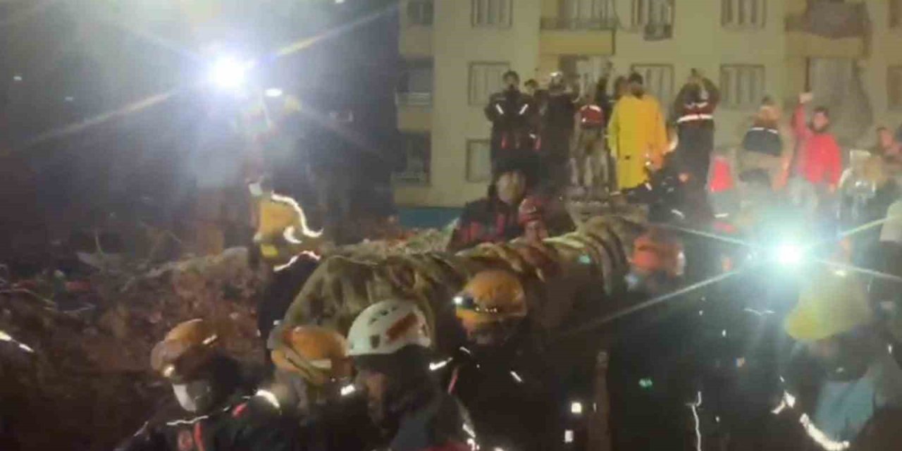 Enkazdan 69 Saat Sonra Kurtarıldı, Afad Ekipleri Sevinçten Gözyaşı Döktü