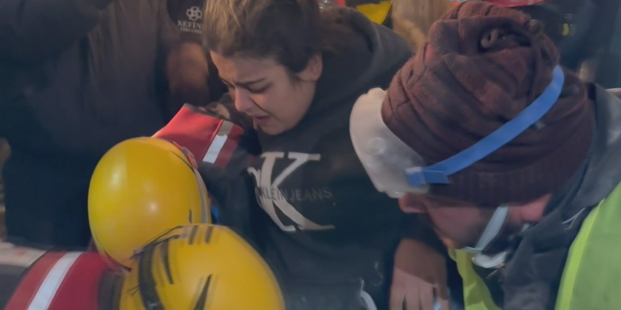 22 Yaşındaki Leyla, 70 Saat Sonra Enkazdan Sağ Çıkarıldı