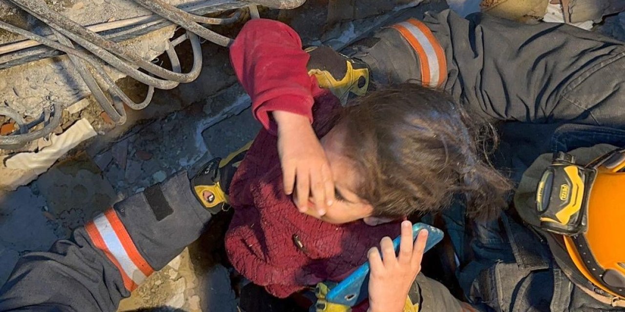 73 Saat Sonra Gelen Mutluluk: 3 Kişilik Aile Kurtarıldı