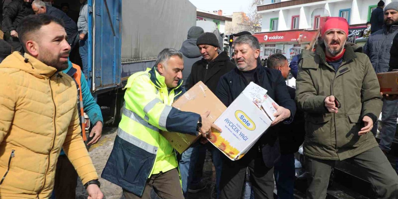 Develi’den Depremzedeler İçin 4 Yardım Kafilesi Daha Yola Çıktı