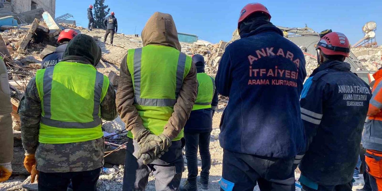 Ankara İtfaiyesi K-9 Dedektör Köpekleri Enkazlarda Canlı Arıyor