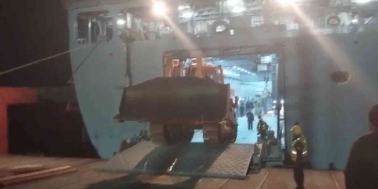 Msb: “tcg Sancaktar Ve Tcg Bayraktar Gemileri İş Makinelerini İskenderun Limanı’na Ulaştırdı”